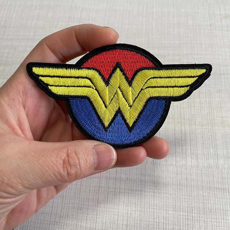 W Alphabet lettre brodé emblèm - Velcro Sew On avis et prix