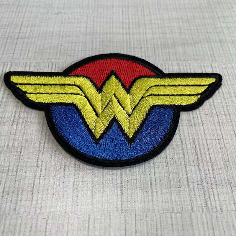 W Alphabet lettre brodé emblèm - Velcro Sew On avis et prix